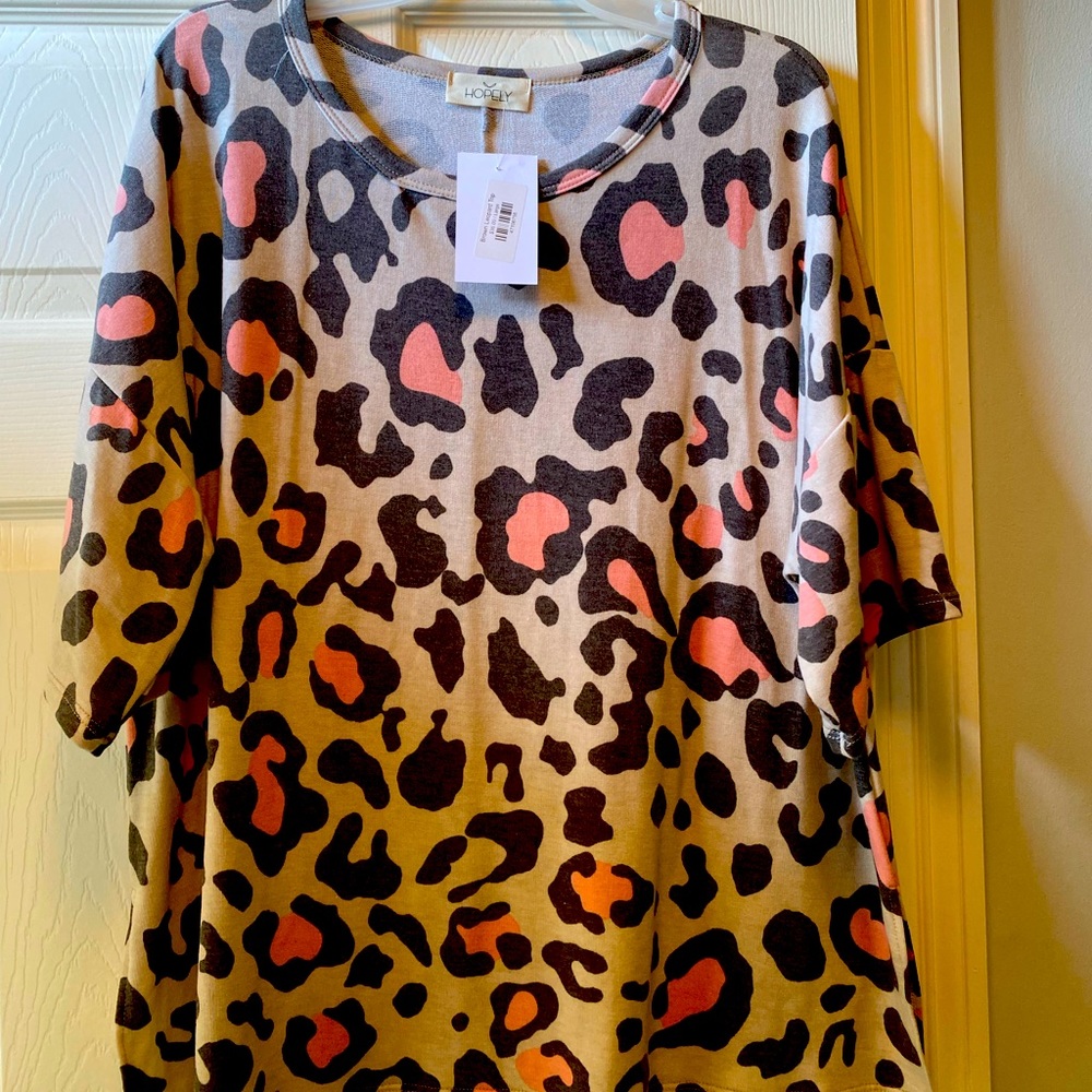 ✨🔥NWT Hopely Womens brown leopard top